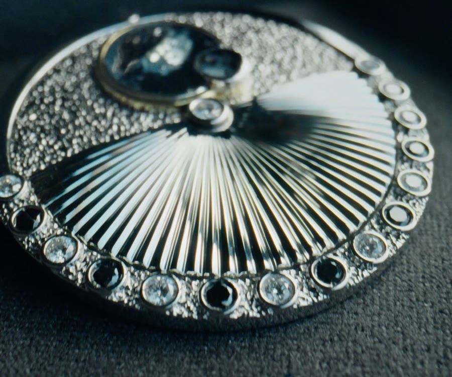 The Epic Sands brooch, diamonds round a fluted dial